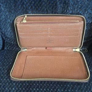 Authentic zippy large wallet